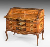 Mid 18th Century Venetian Lacquered and Gilded Bureau (4 of 8) Mid 18th Century Venetian Lacquered and Gilded Bureau (4 of 8)