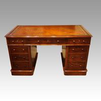 Victorian Mahogany Pedestal Desk (3 of 11) Victorian Mahogany Pedestal Desk (3 of 11)
