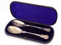 Ornate Boxed Pair of Victorian Silver Plated Partial Gilt Serving Spoons (2 of 8) Ornate Boxed Pair of Victorian Silver Plated Partial Gilt Serving Spoons (2 of 8)