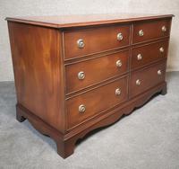 Bevan Funnell Figured Mahogany Chest of Drawers (6 of 9) Bevan Funnell Figured Mahogany Chest of Drawers (6 of 9)