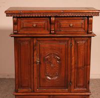 Small Italian Renaissance Credenza in Walnut c.1600 with Coat of Arms (2 of 11) Small Italian Renaissance Credenza in Walnut c.1600 with Coat of Arms (2 of 11)