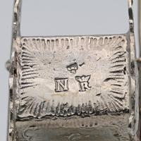 Victorian silver miniature sedan chair (4 of 4) Victorian silver miniature sedan chair (4 of 4)