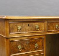 Quality 19th Century Walnut Pedestal Desk (3 of 6) Quality 19th Century Walnut Pedestal Desk (3 of 6)
