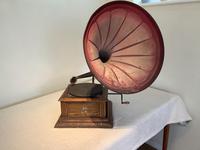 Early Windup Gramophone (2 of 5) Early Windup Gramophone (2 of 5)
