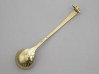 George III Silver Gilt Onslow Pattern Salt Spoon by Thomas Wallis, London c.1780 (5 of 9) George III Silver Gilt Onslow Pattern Salt Spoon by Thomas Wallis, London c.1780 (5 of 9)