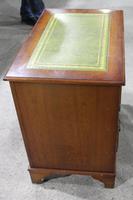 1960's Mahogany Knee Hole Desk with Green Leather Top (2 of 4) 1960's Mahogany Knee Hole Desk with Green Leather Top (2 of 4)