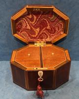 Georgian Hexagonal Mahogany Twin Section Tea Caddy with Inlay (15 of 18) Georgian Hexagonal Mahogany Twin Section Tea Caddy with Inlay (15 of 18)