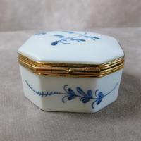 Limoges "Porcelaines de Chantilly" Porcelain Box (4 of 6) Limoges "Porcelaines de Chantilly" Porcelain Box (4 of 6)