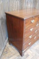 Small Georgian Mahogany Chest of Drawers (3 of 7) Small Georgian Mahogany Chest of Drawers (3 of 7)