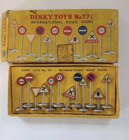 Dinky Toys Vintage Set of Road-Signs in Original Box