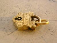 Victorian Pocket Watch Chain Fob 1890s Dainty Antique Gilt Miniature Padlock Fob (8 of 9) Victorian Pocket Watch Chain Fob 1890s Dainty Antique Gilt Miniature Padlock Fob (8 of 9)