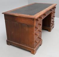 Victorian Oak Kneehole Desk (4 of 6) Victorian Oak Kneehole Desk (4 of 6)