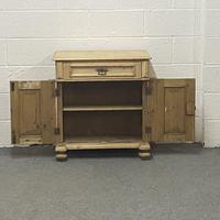 Attractive Old Pine Cupboard (2 of 4) Attractive Old Pine Cupboard (2 of 4)