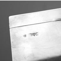 Plain Good Sized Solid Silver Curved Top Cigarette Box c.1913 (9 of 10) Plain Good Sized Solid Silver Curved Top Cigarette Box c.1913 (9 of 10)