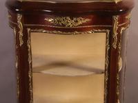 Good Quality French Serpentine Front Display Cabinet (2 of 11) Good Quality French Serpentine Front Display Cabinet (2 of 11)