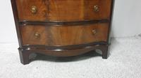 Serpentine Mahogany Chest of Four Drawers (4 of 7) Serpentine Mahogany Chest of Four Drawers (4 of 7)