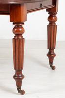 An Early Victorian Mahogany Extending Dining Table (3 of 10) An Early Victorian Mahogany Extending Dining Table (3 of 10)