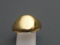 9ct gold gentlemans signet ring (3 of 5) 9ct gold gentlemans signet ring (3 of 5)