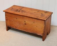 Small Proportioned Pine Coffer (7 of 10) Small Proportioned Pine Coffer (7 of 10)