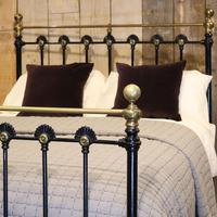 Late Victorian Cast Iron Antique Bed in Black (3 of 8) Late Victorian Cast Iron Antique Bed in Black (3 of 8)