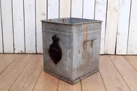 Zinc Planter (5 of 8) Zinc Planter (5 of 8)