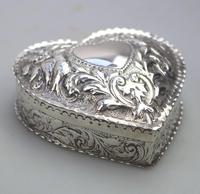 William Comyns - Good Solid Silver Novelty Heart Box c.1895 (5 of 11) William Comyns - Good Solid Silver Novelty Heart Box c.1895 (5 of 11)