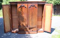 1900s Large 3 Door Mahogany Wardrobe with Slides (3 of 4) 1900s Large 3 Door Mahogany Wardrobe with Slides (3 of 4)