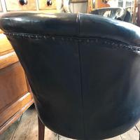 Early 20th Century Leather Chair with Crest (4 of 6) Early 20th Century Leather Chair with Crest (4 of 6)