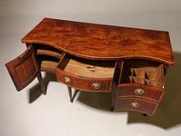 A Particularly Good George III Period Serpentine Mahogany Sideboard. (3 of 5) A Particularly Good George III Period Serpentine Mahogany Sideboard. (3 of 5)