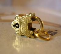 Victorian Pocket Watch Chain Fob 1890s Dainty Antique Gilt Miniature Padlock Fob (3 of 9) Victorian Pocket Watch Chain Fob 1890s Dainty Antique Gilt Miniature Padlock Fob (3 of 9)