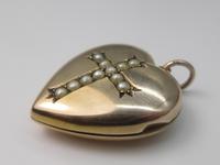 Edwardian 9ct Gold & Seed Pearl Locket (2 of 5) Edwardian 9ct Gold & Seed Pearl Locket (2 of 5)