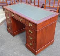1920s Mahogany Pedestal Desk with Green Leather on Top (4 of 5) 1920s Mahogany Pedestal Desk with Green Leather on Top (4 of 5)