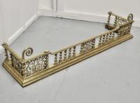 Superb Quality and design 19th Century Heavy Brass Fender (2 of 5) Superb Quality and design 19th Century Heavy Brass Fender (2 of 5)
