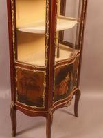 Good Quality French Serpentine Front Display Cabinet (7 of 11) Good Quality French Serpentine Front Display Cabinet (7 of 11)