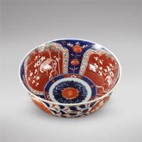 Late 19th Century Japanese Imari Pattern Bowl (2 of 3) Late 19th Century Japanese Imari Pattern Bowl (2 of 3)
