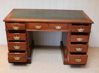 Late 19th Century Walnut Pedestal Desk c.1895 (4 of 10) Late 19th Century Walnut Pedestal Desk c.1895 (4 of 10)