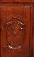 Small Italian Renaissance Credenza in Walnut c.1600 with Coat of Arms (3 of 11) Small Italian Renaissance Credenza in Walnut c.1600 with Coat of Arms (3 of 11)