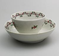 A Very Pretty New Hall Porcelain Floral Spray Tea Bowl & Saucer C.18thc (2 of 5) A Very Pretty New Hall Porcelain Floral Spray Tea Bowl & Saucer C.18thc (2 of 5)