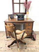 Early 20th Century Oak Kneehole Desk (2 of 14) Early 20th Century Oak Kneehole Desk (2 of 14)