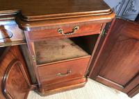 Victorian Mahogany Sideboard (9 of 17) Victorian Mahogany Sideboard (9 of 17)