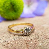 Dainty Vintage 18ct Gold Diamond Flower Ring (6 of 7) Dainty Vintage 18ct Gold Diamond Flower Ring (6 of 7)