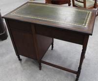 1930s Oak Desk with Green Leather Inset '1 Piece' (2 of 4) 1930s Oak Desk with Green Leather Inset '1 Piece' (2 of 4)