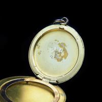 Antique 9ct 9K Yellow Gold Engraved Fancy Round Photo Locket Pendant (10 of 11) Antique 9ct 9K Yellow Gold Engraved Fancy Round Photo Locket Pendant (10 of 11)