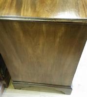 Small George II Kneehole Dressing Table (6 of 7) Small George II Kneehole Dressing Table (6 of 7)