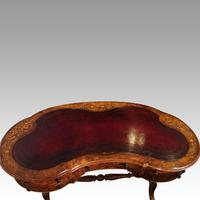Victorian Inlaid Walnut Kidney Desk (8 of 14) Victorian Inlaid Walnut Kidney Desk (8 of 14)