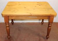 1920s Small Country Pine Table on Turned Legs (2 of 4) 1920s Small Country Pine Table on Turned Legs (2 of 4)