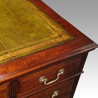 Edwardian mahogany large pedestal desk (13 of 14) Edwardian mahogany large pedestal desk (13 of 14)