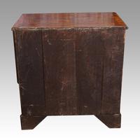 George III Walnut Kneehole Desk (9 of 12) George III Walnut Kneehole Desk (9 of 12)