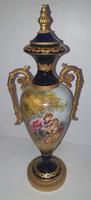 Pair of Hand Painted Early 20th Century French Porcelain Urns (4 of 8) Pair of Hand Painted Early 20th Century French Porcelain Urns (4 of 8)