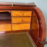 Superb Quality Victorian Antique Cylindrical Mahogany Desk by Maple & Co (6 of 12) Superb Quality Victorian Antique Cylindrical Mahogany Desk by Maple & Co (6 of 12)
